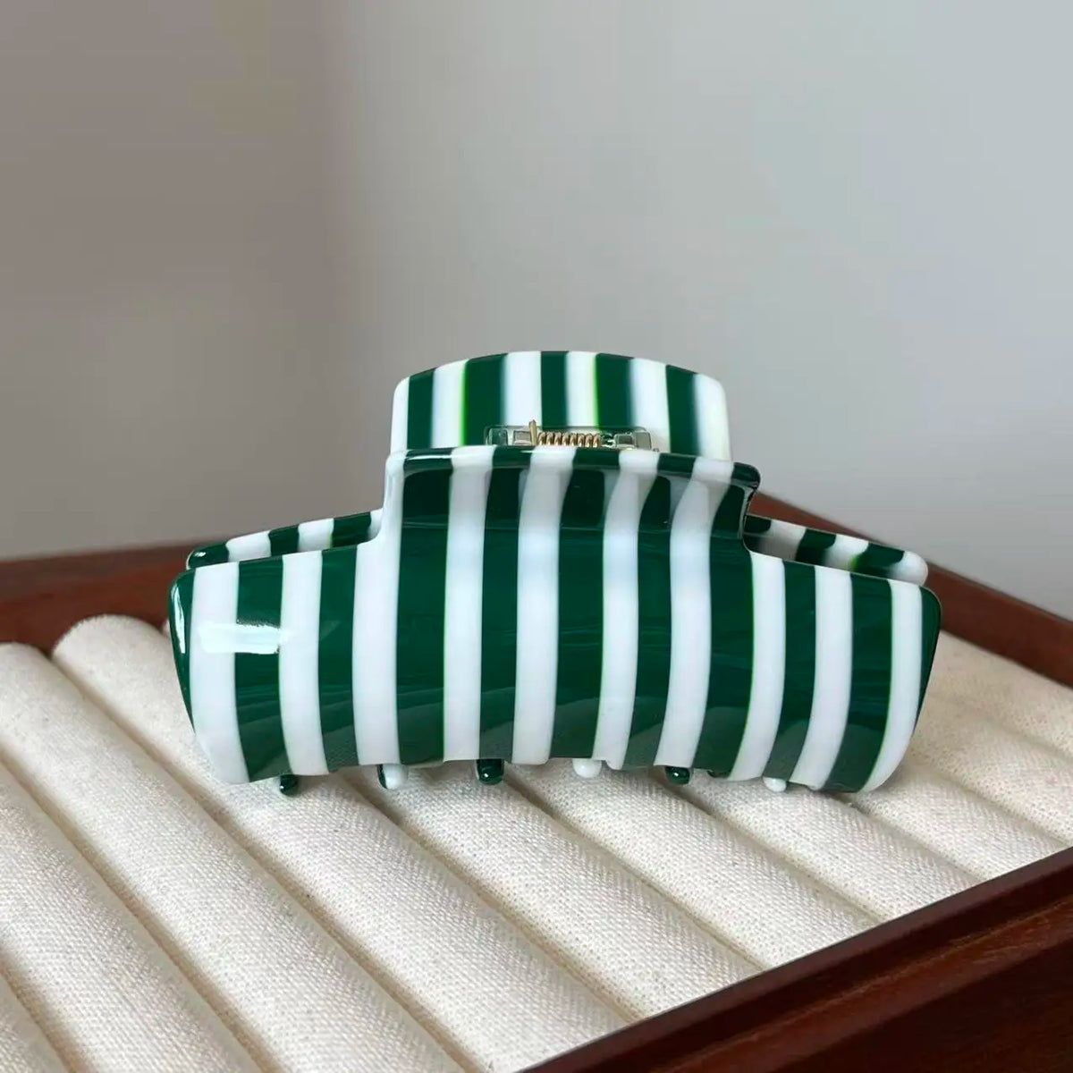 Fashion Large Hair Claw Clips for Women Girls Retro Checkered Polka Dot Strong Hold Non-slip Hair Accessories for Everyday Wear