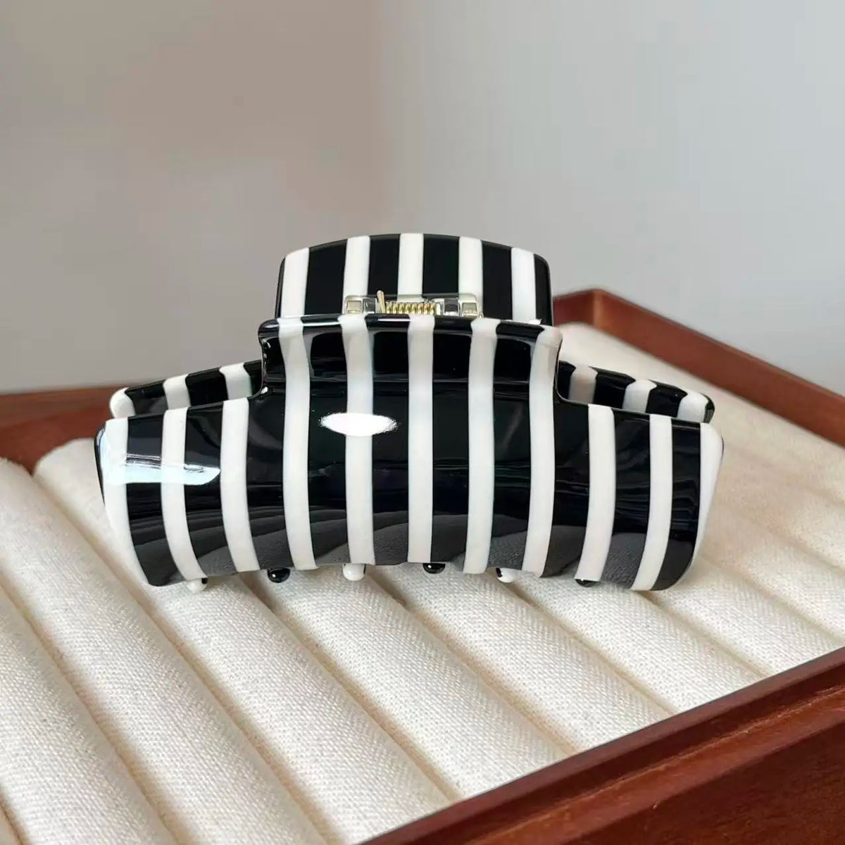 Fashion Large Hair Claw Clips for Women Girls Retro Checkered Polka Dot Strong Hold Non-slip Hair Accessories for Everyday Wear