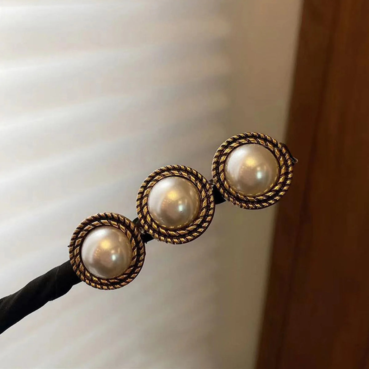 Sophisticated Hair Bun Maker Flower Donut Styling Tool for Elegant Wedding Party Updo DIY Hair Accessories Women's Gift - Curl and Collar